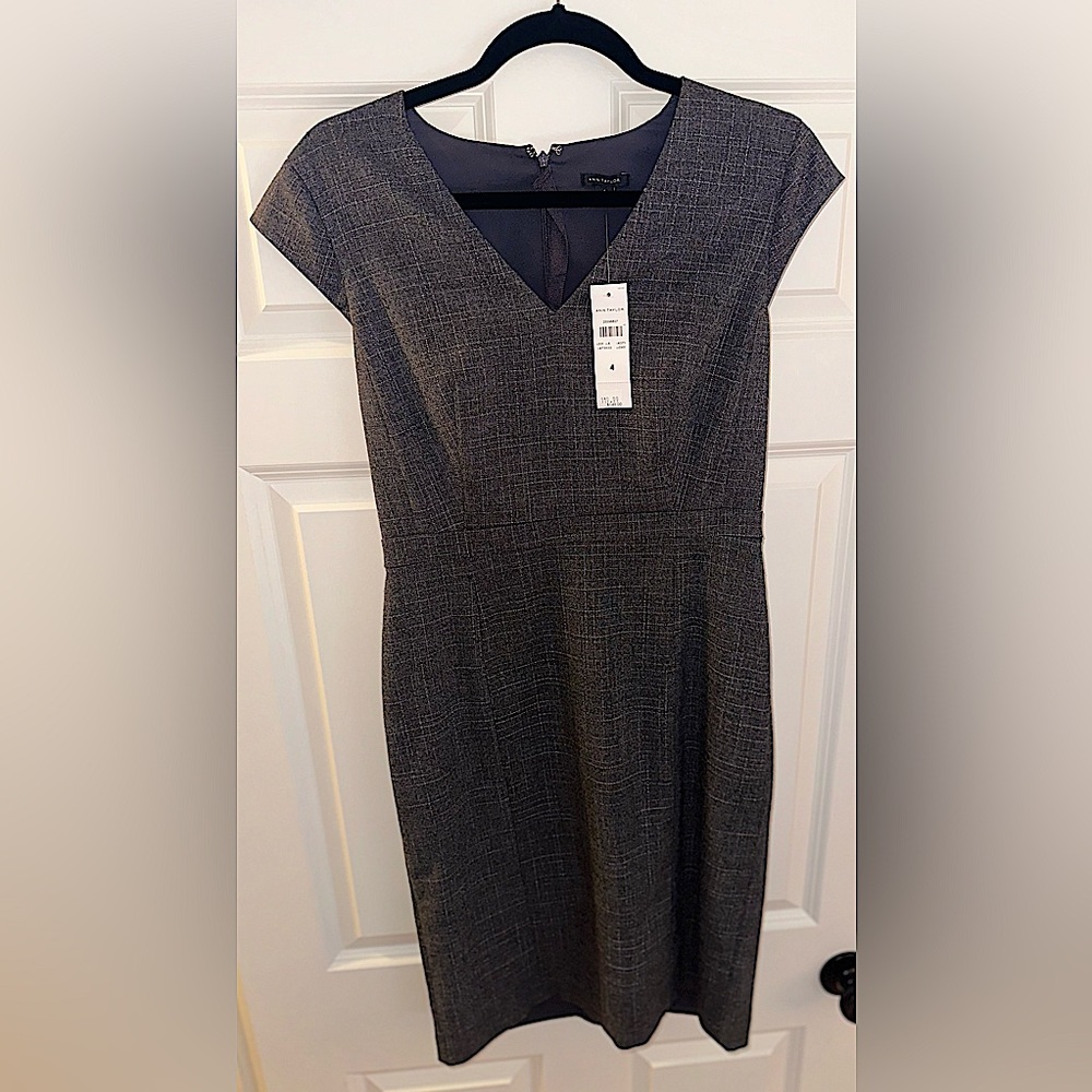 NWT - Ann Taylor - Gray Crosshatch V Neck Dress Size 4